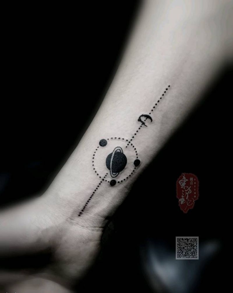 星球纹身图片_手臂几何星球纹身图案