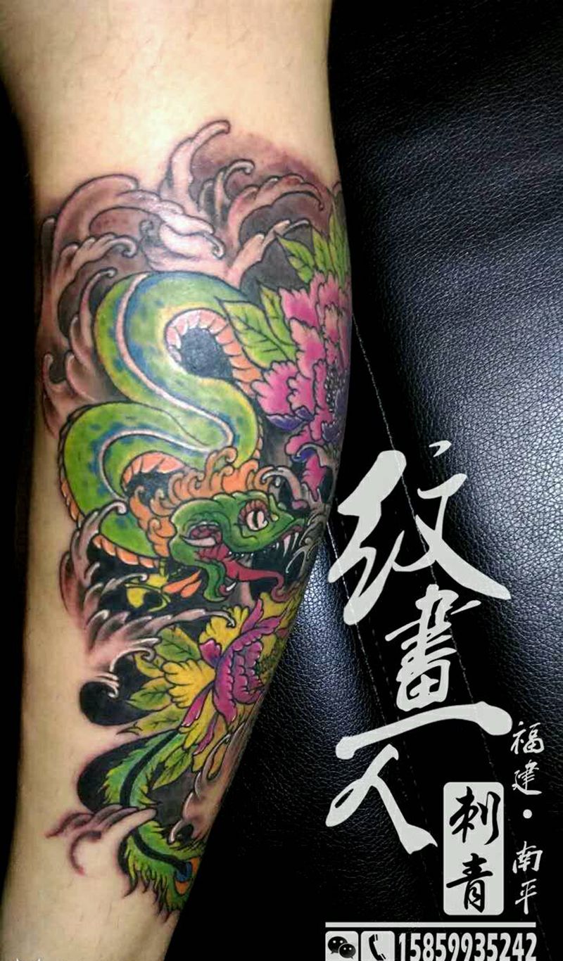 鸡冠凤尾蛇纹身图片_腿部传统动物鬼神原创抽象成品纹身图案