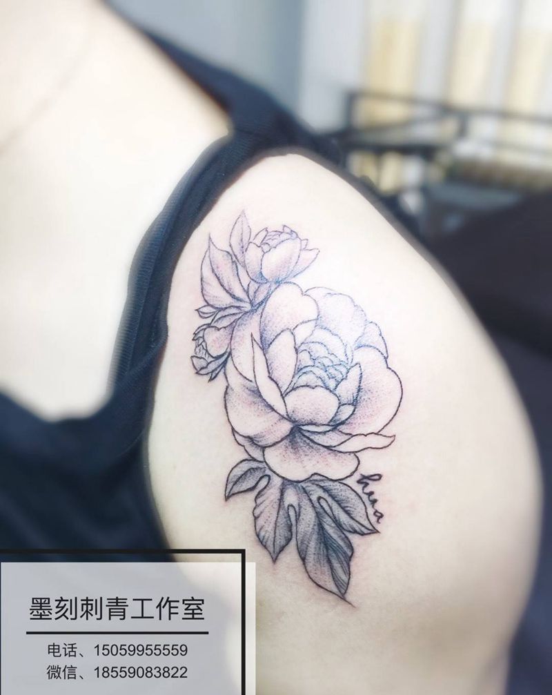 花纹身图片_肩部点刺纹身图案