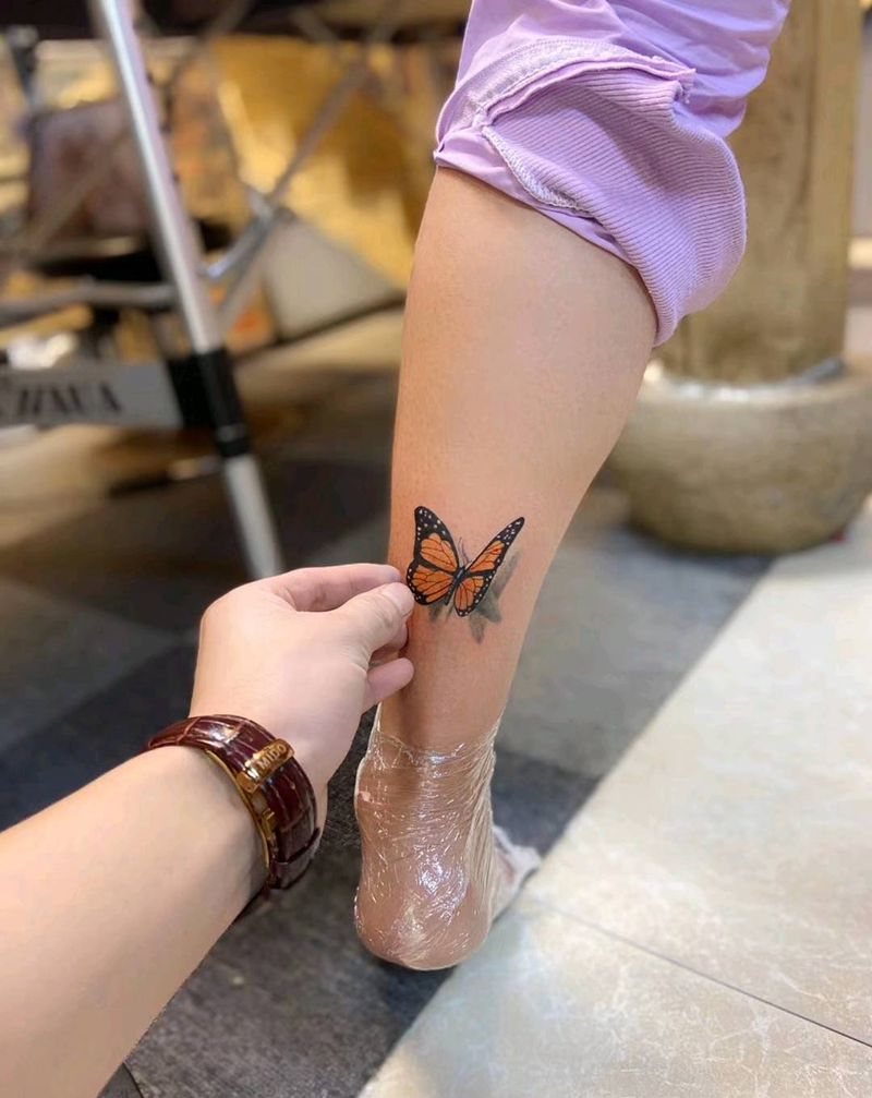 蝴蝶纹身图片_腿部水彩蝴蝶立体遮盖纹身图案