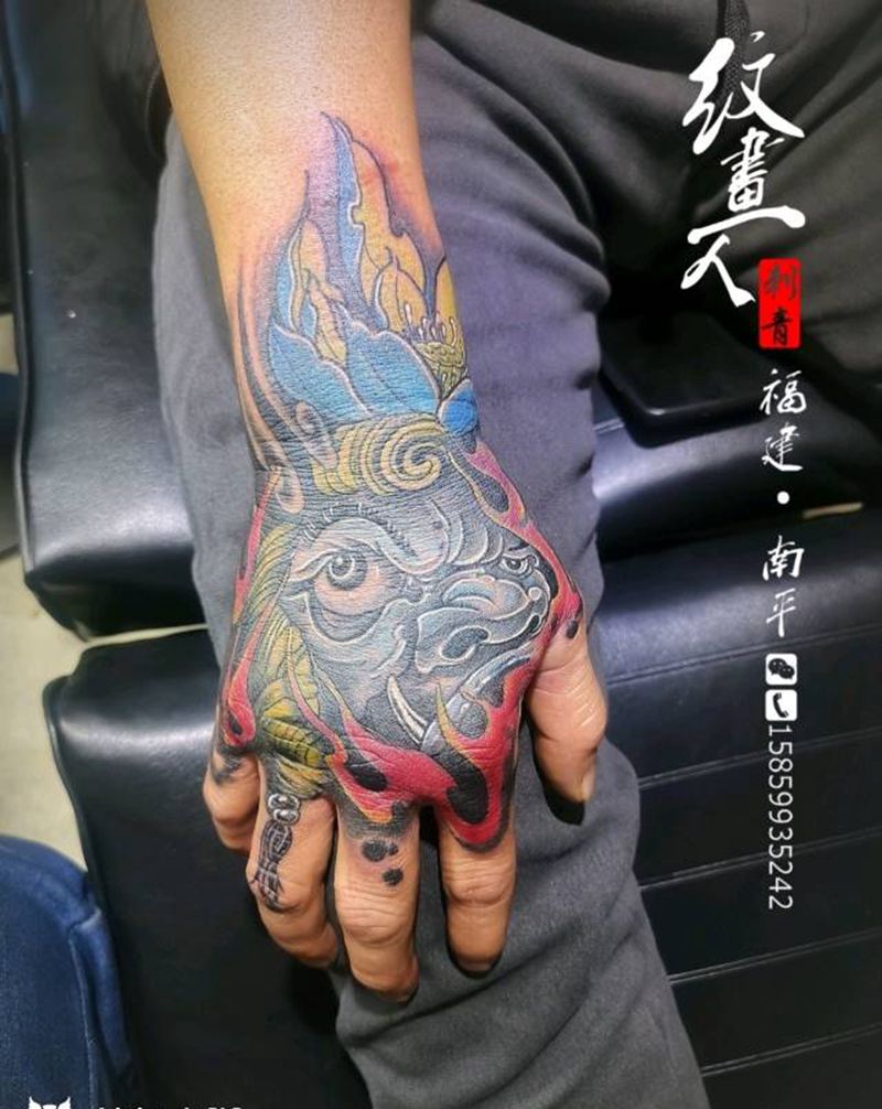不动明王纹身图片_手部新传统纹身图案