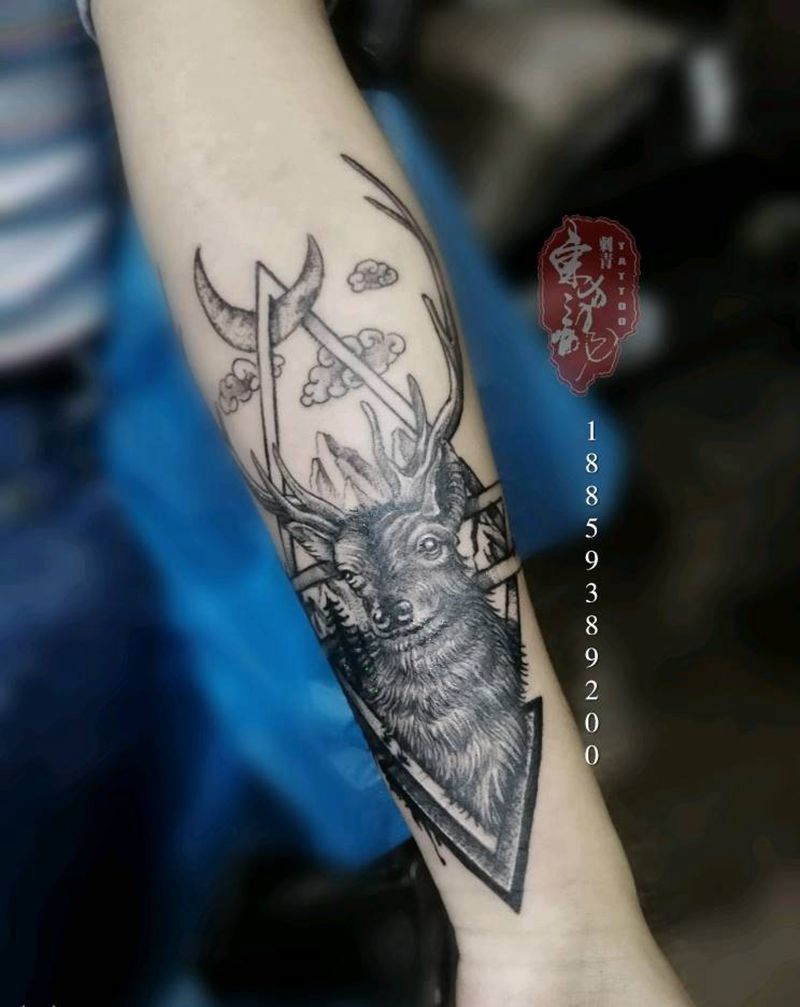 鹿纹身图片_手臂鹿纹身图案