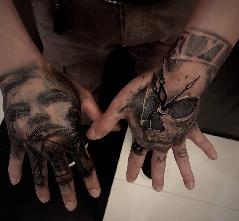 手背纹身图片_成品手部欧美写实鬼神人物纹身图案