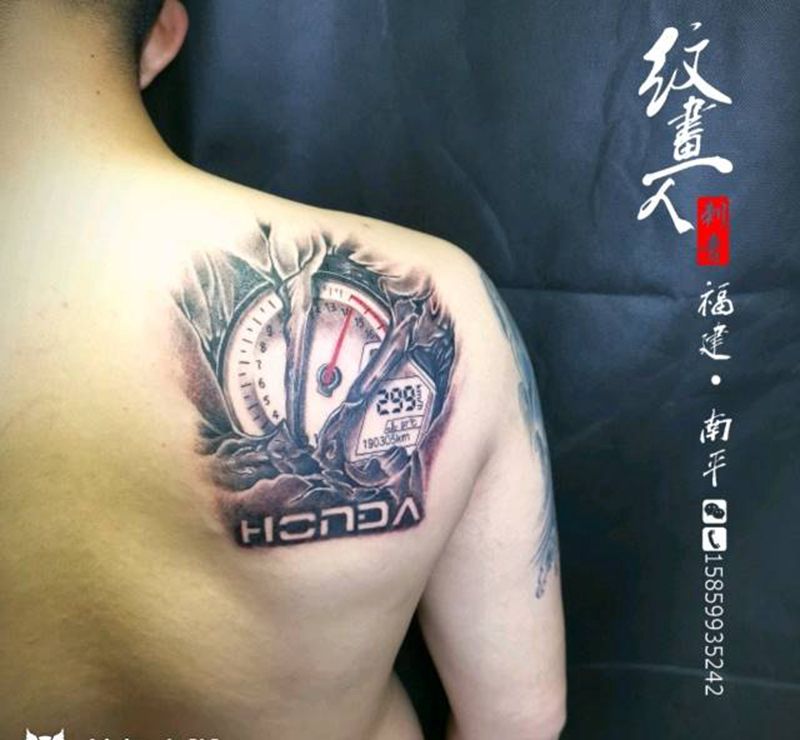 摩托仪表盘纹身图片_背部纹身图案