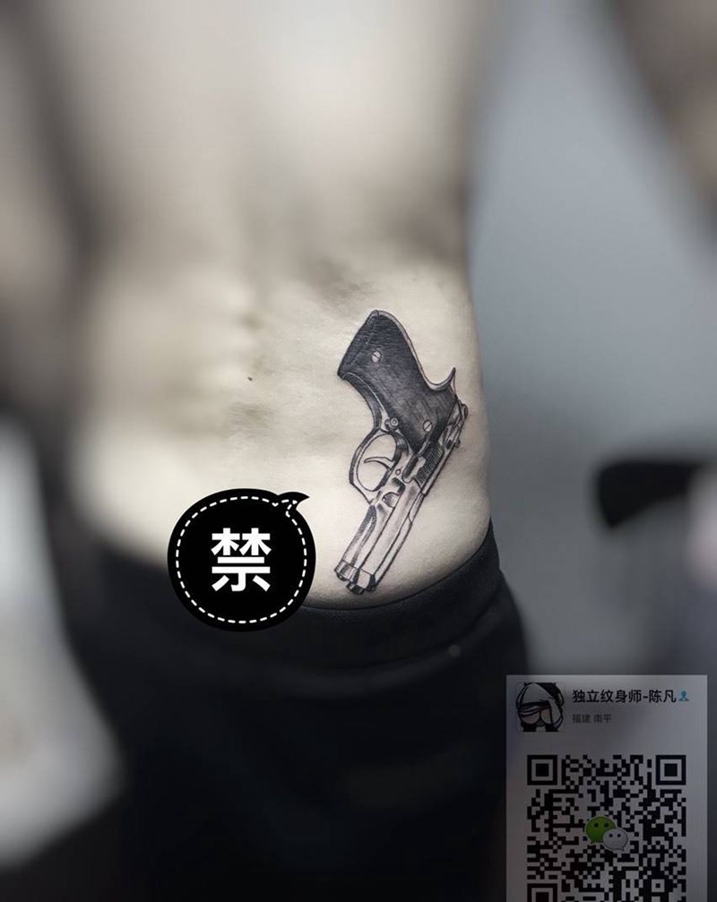 Chicano black and gray pistol纹身图片_成品背部腰部欧美写实贴纸原创静物纹身图案