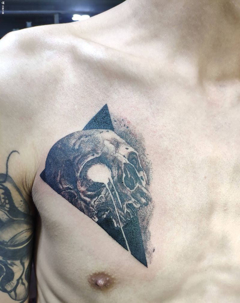 骷髅纹身图片_胸部欧美写实纹身图案