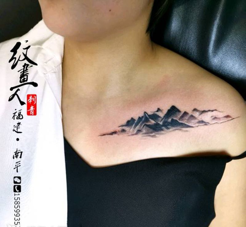 遮盖纹身图片_胸部水墨纹身图案