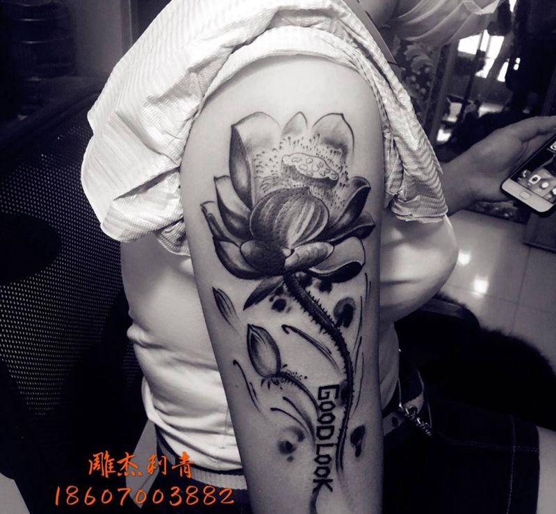 莲花纹身图片_成品肩部手臂手部传统习俗国画植物宗教纹身图案