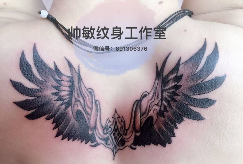 翅膀纹身图片_手稿背部传统情侣纹身图案