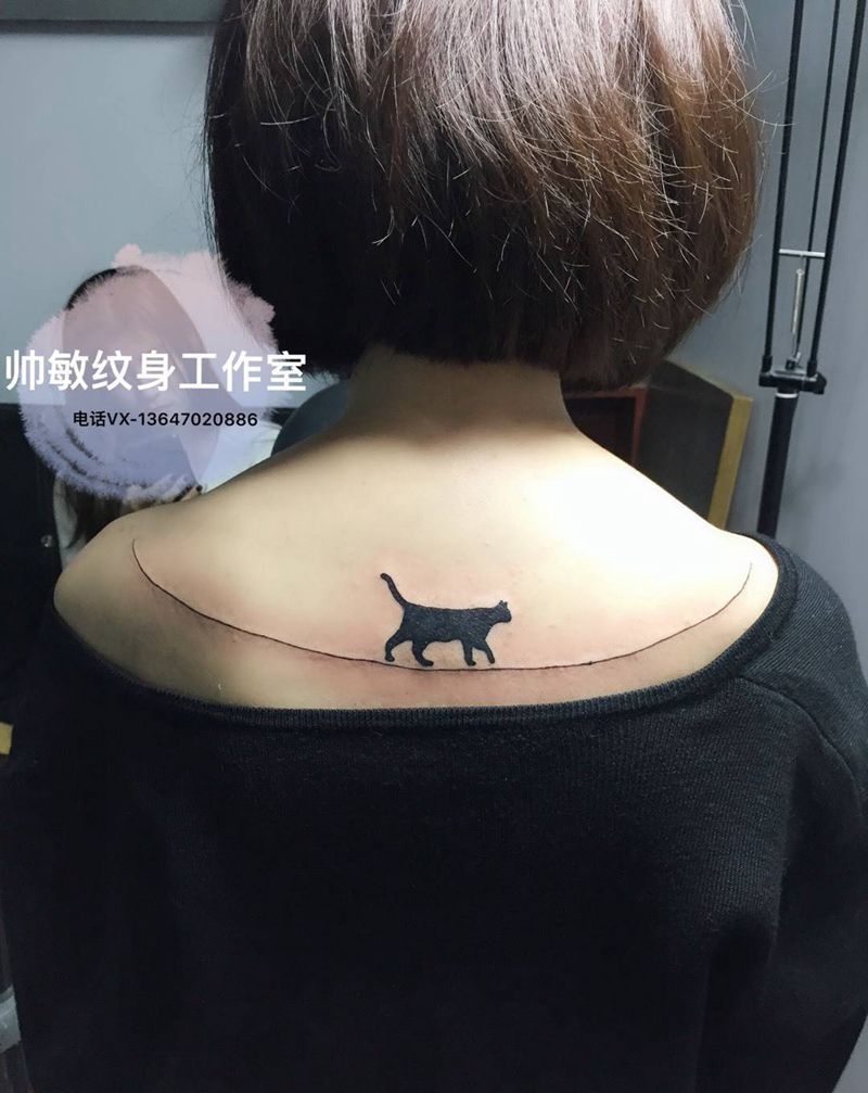 悠闲猫纹身图片_帅敏TATTOO动物清新背部手稿纹身图案