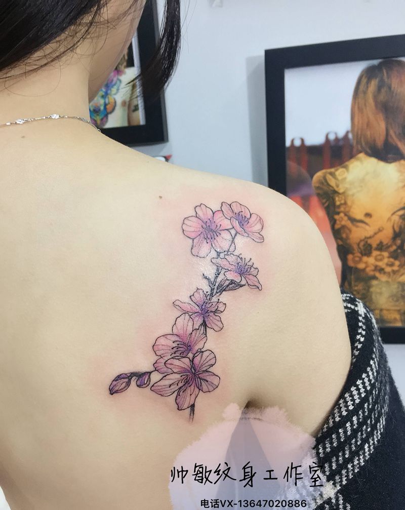 花纹身图片_肩部纹身图案