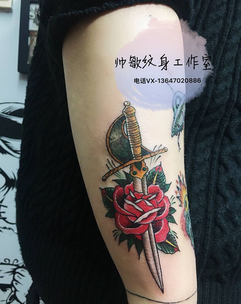 花纹身图片_手臂纹身图案