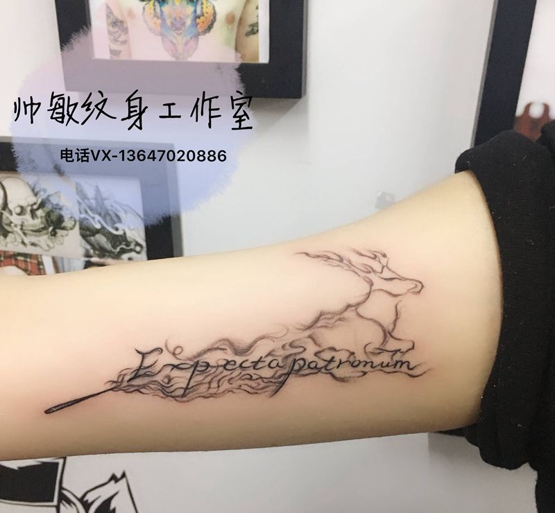 鹿纹身图片_手臂纹身图案