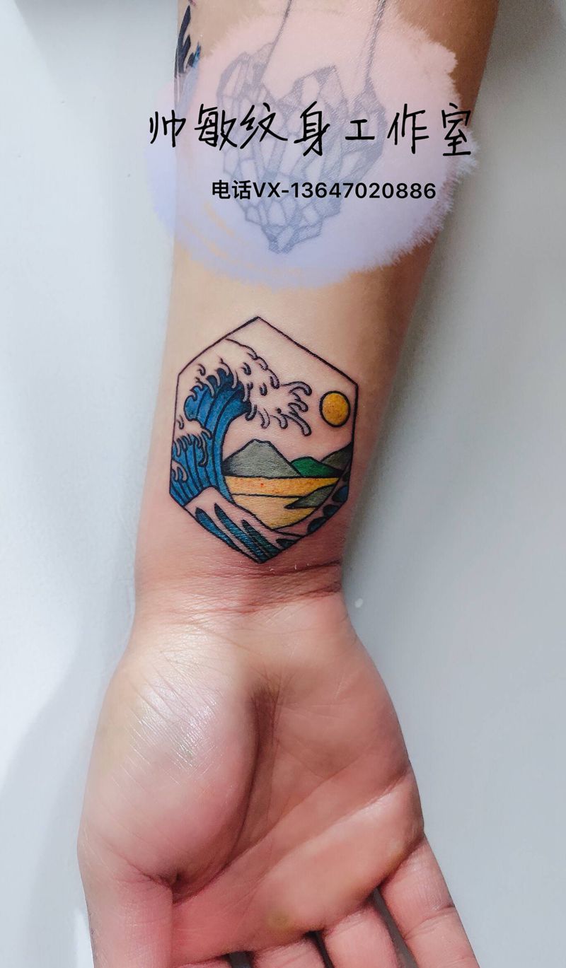 浪纹身图片_手臂纹身图案