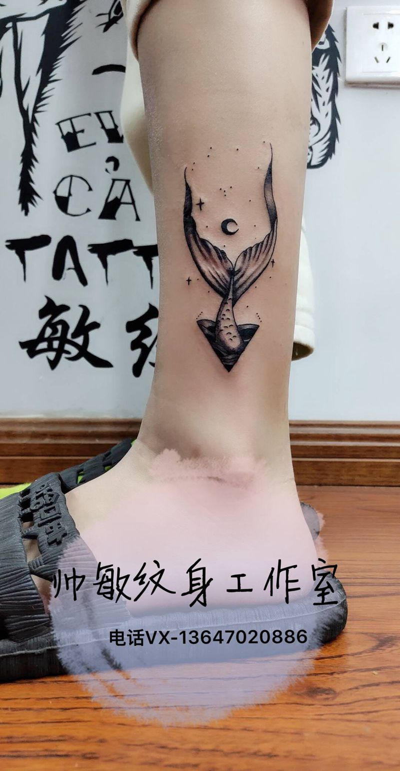 鱼尾纹身图片_脚部纹身图案