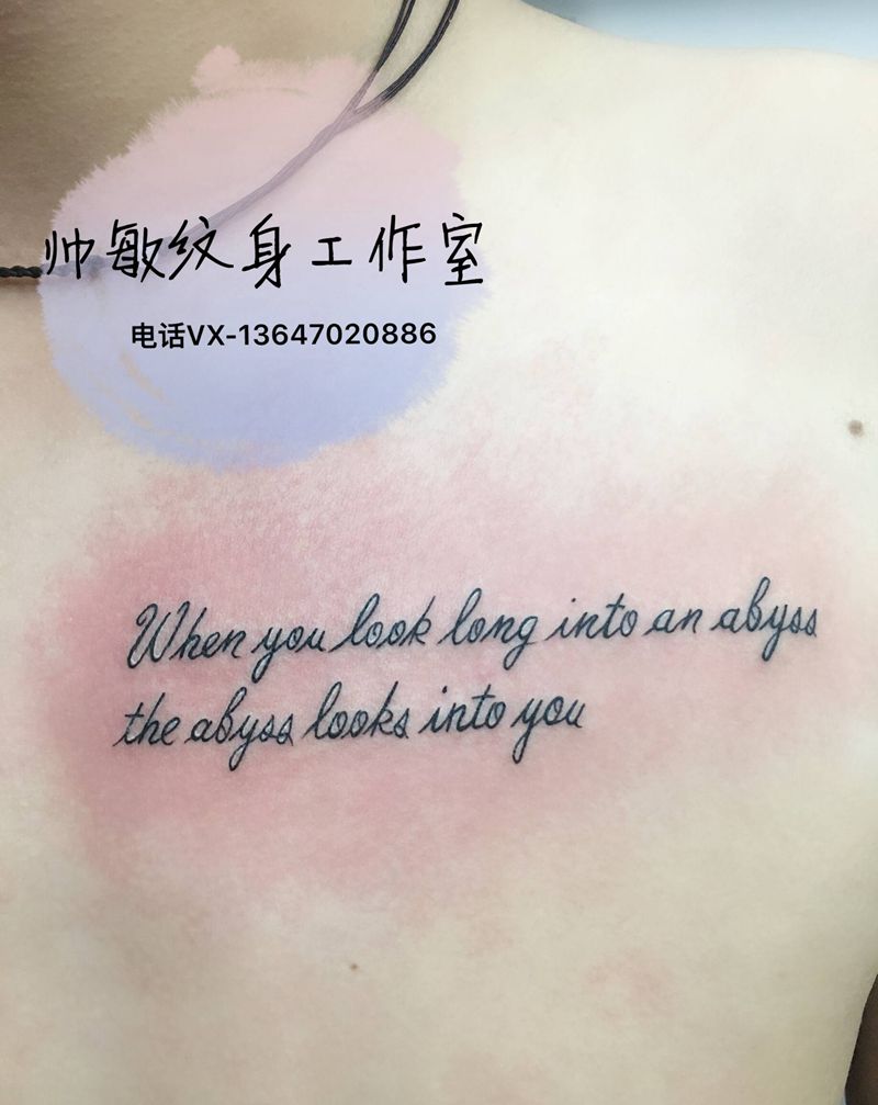 字母纹身图片_胸部纹身图案