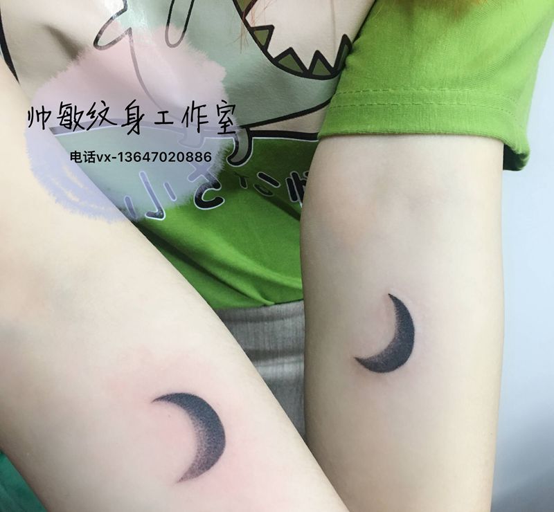 月亮纹身图片_手臂纹身图案