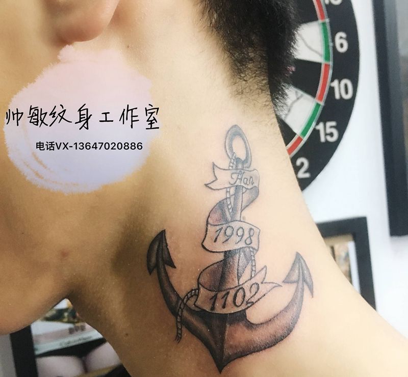 船锚纹身图片_颈部纹身图案