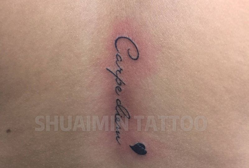 字纹身图片_背部纹身图案