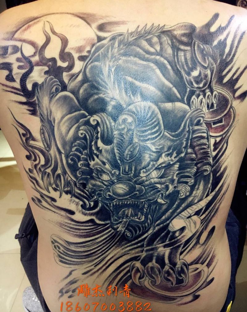 覆盖以前的麒麟纹身图片_成品背部传统鬼神宗教动物纹身图案