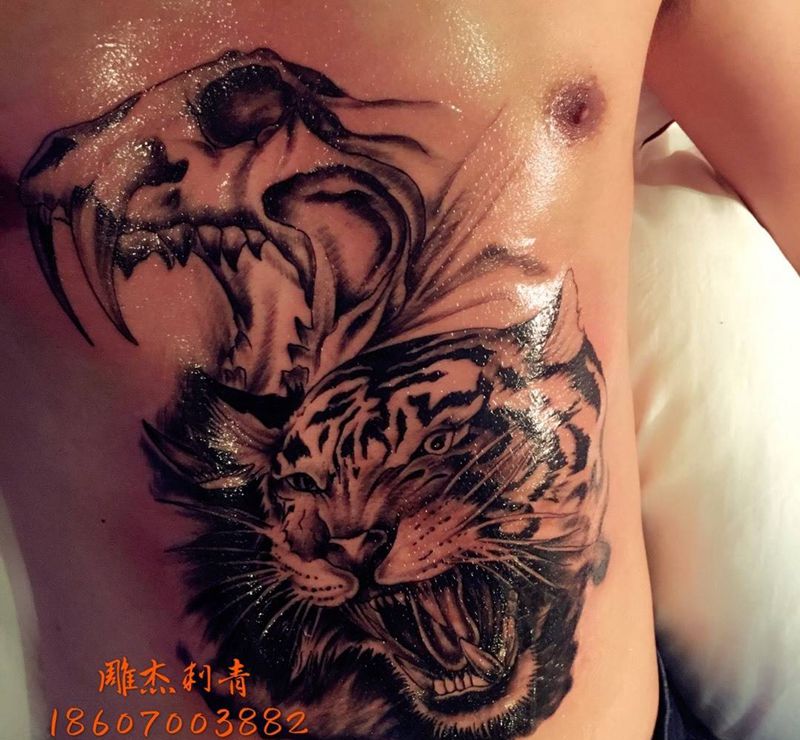 腹部疤痕遮盖纹身图片_成品腹部欧美写实动物纹身图案