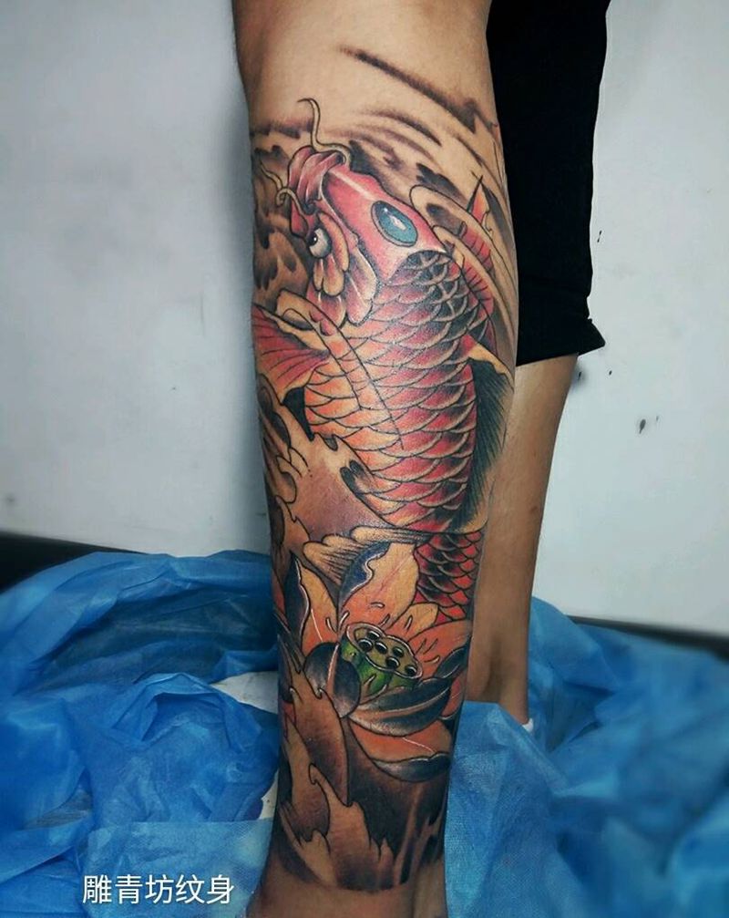 彩鲤包小腿纹身图片