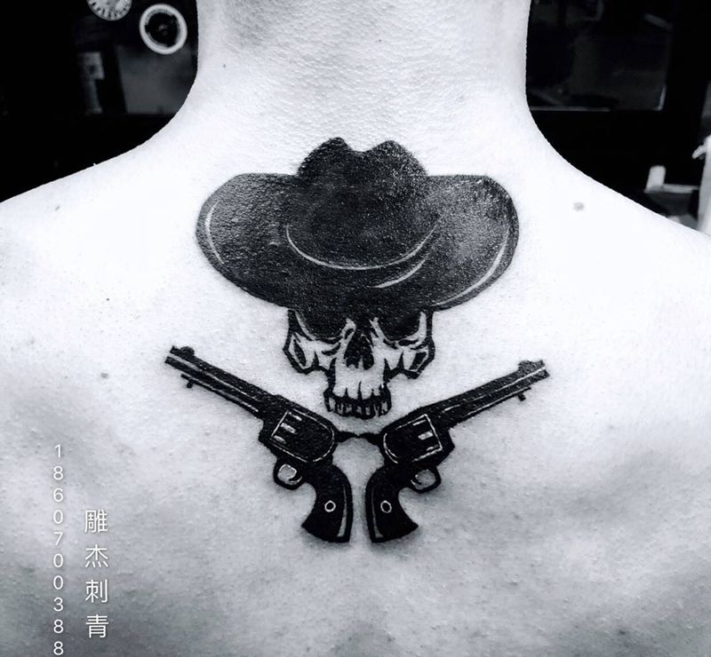 同一个人纹身图片_颈部手部几何图腾纹身图案