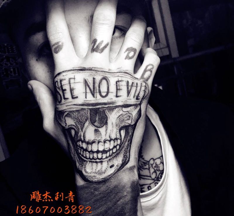 手背点刺骷髅纹身图片_成品手部欧美清新字符鬼神宗教纹身图案