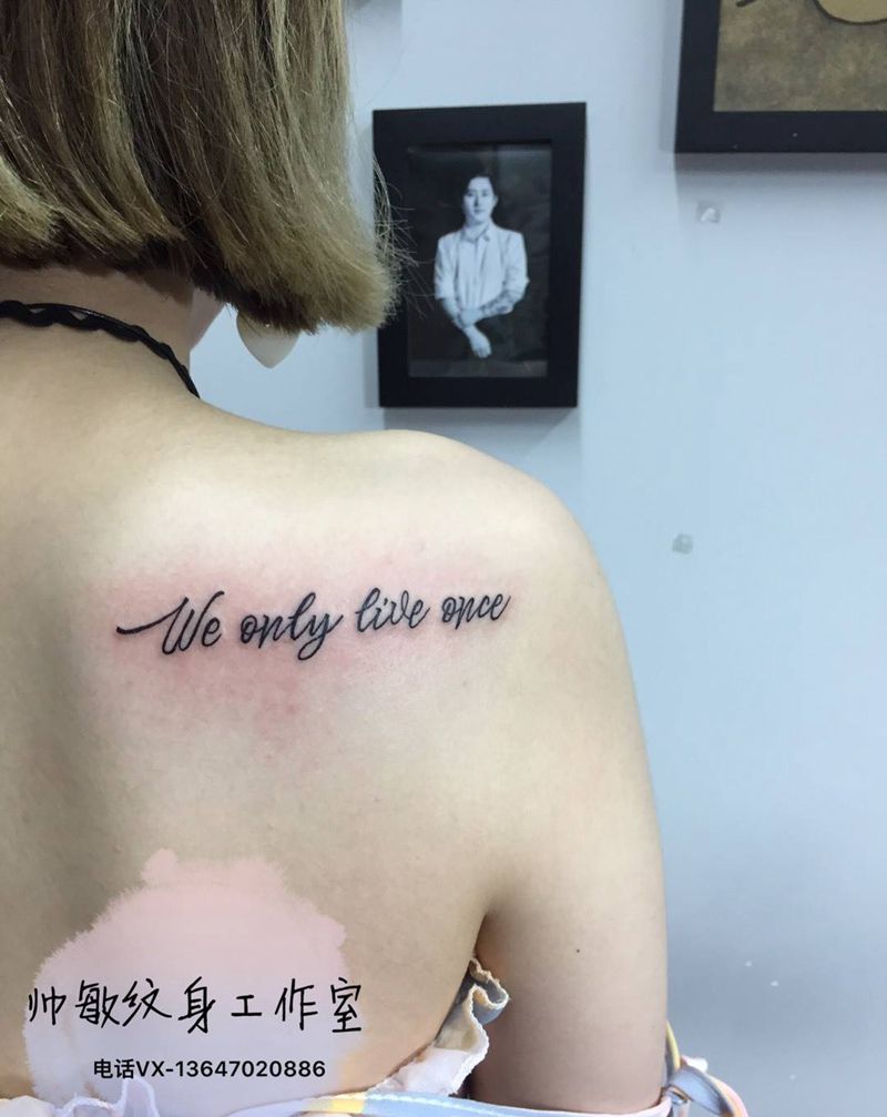 字母纹身图片_肩部纹身图案