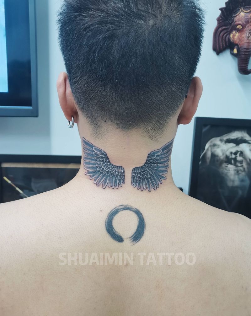贾斯丁比伯同款翅膀纹身纹身图片_颈部背部欧美写实New School纹身图案