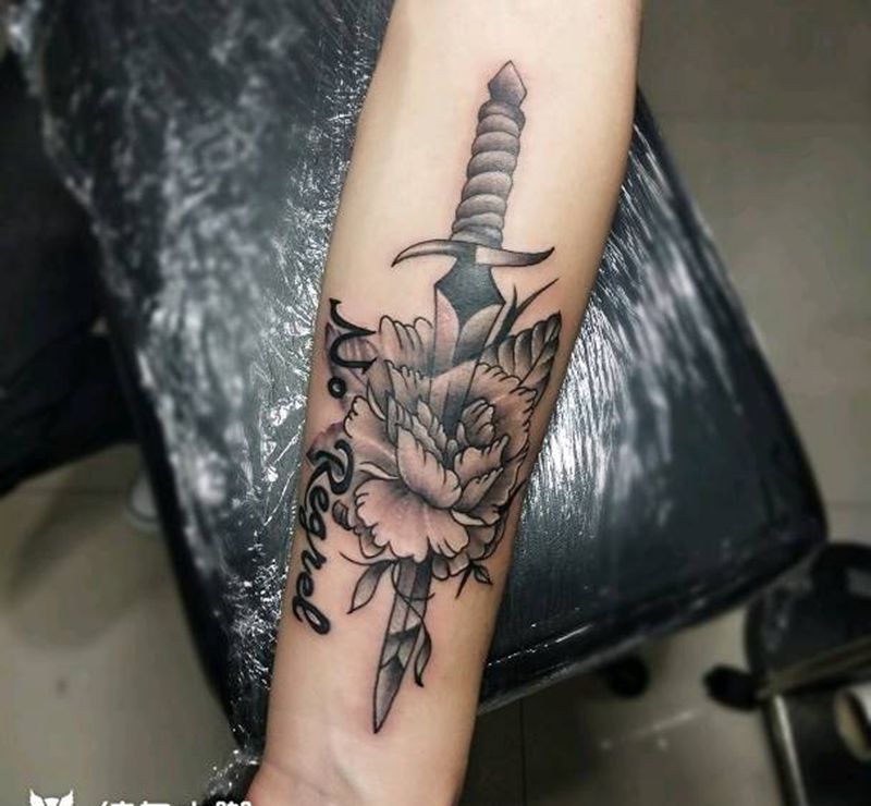 匕首 字母是原来的失败纹身修改纹身图片