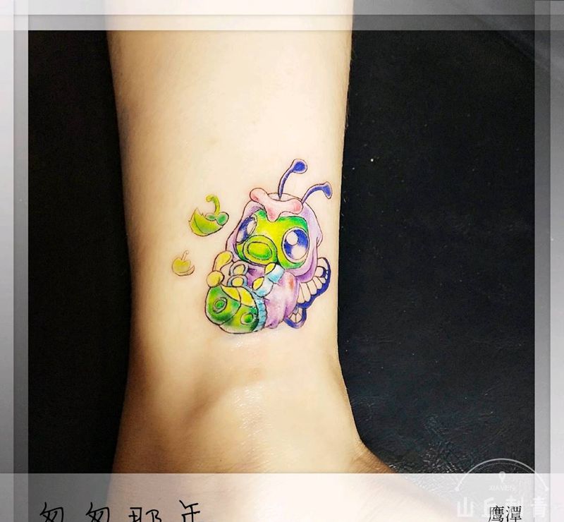 毛毛虫！纹身图片_腿部纹身图案