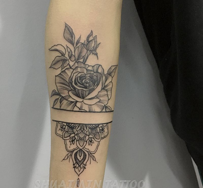 小臂素花纹身图片_手臂手部点刺New School纹身图案