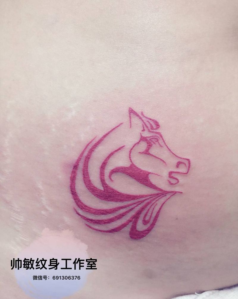 马卍纹身图片_腹部插画清新帅敏TATO动物纹身图案