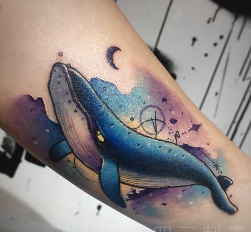 鲸纹身图片_手部水彩纹身图案