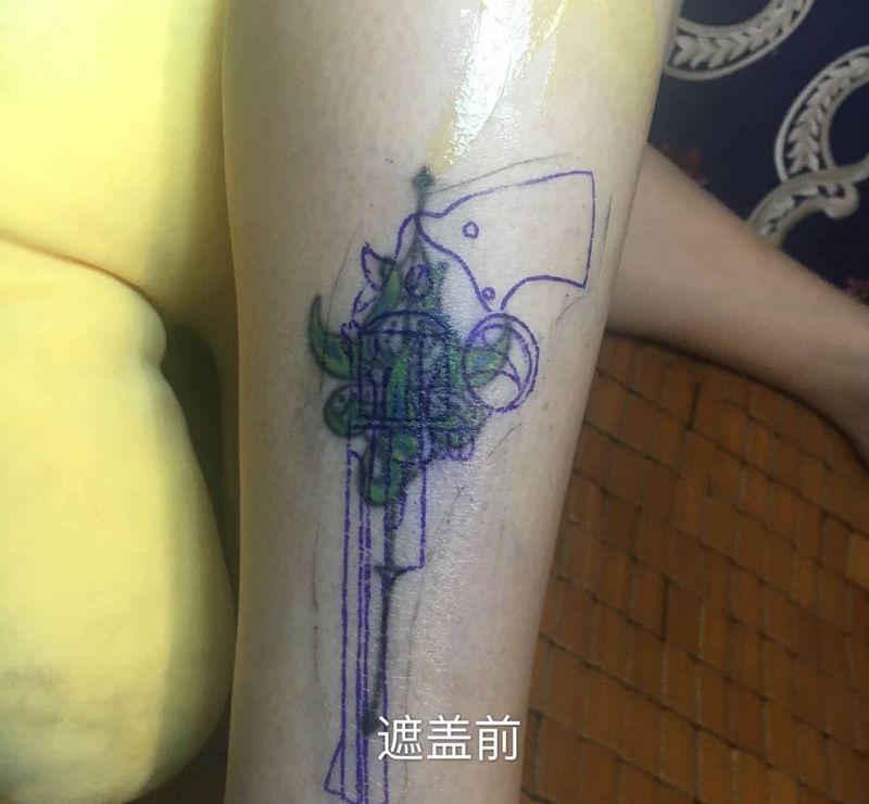 遮盖纹身图片_手部手臂点刺花体字纹身图案