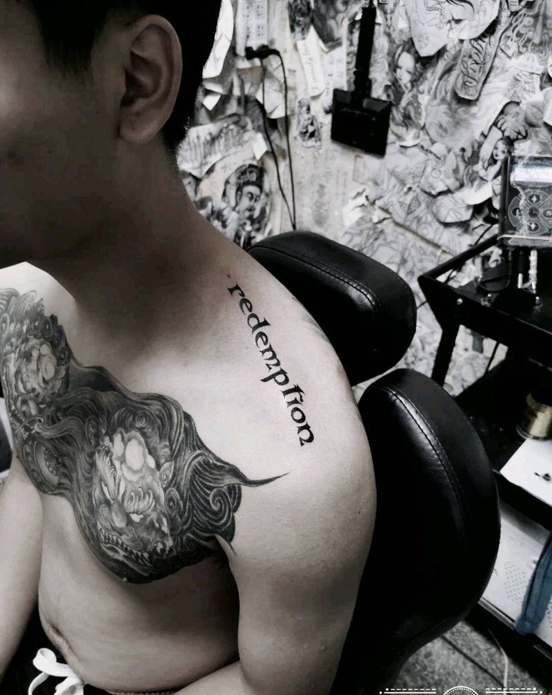 字母意思（救赎）纹身图片_肩部花体字纹身图案