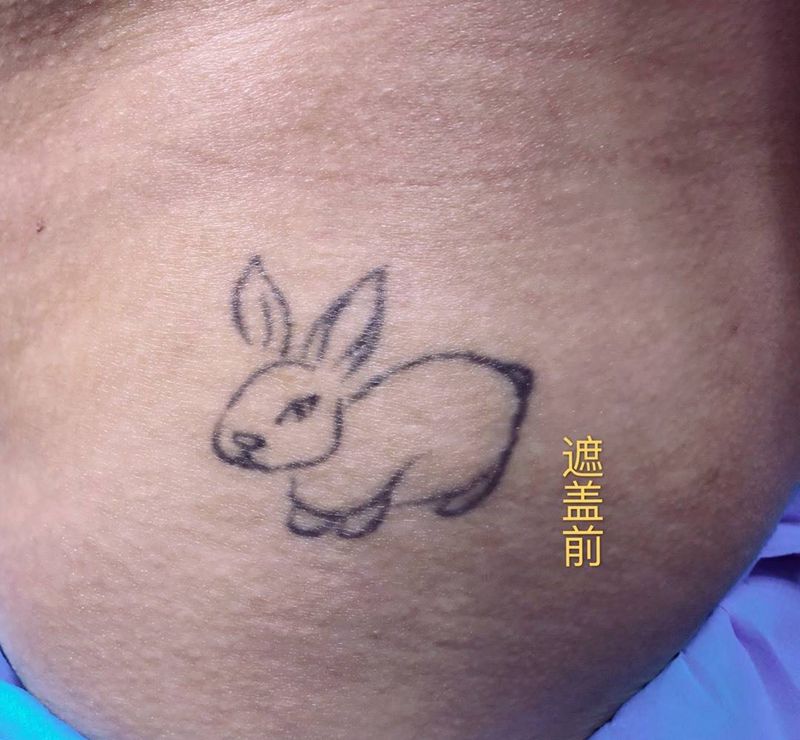 旧纹身遮盖纹身图片_腹部腰部点刺几何纹身图案