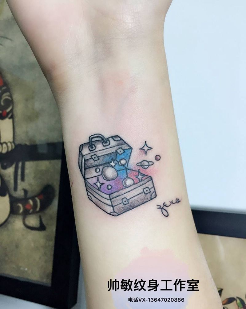 百宝箱卐纹身图片_帅敏TATTOO静物欧美手部手稿纹身图案