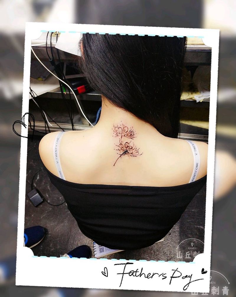 彼岸花纹身图片_颈部纹身图案