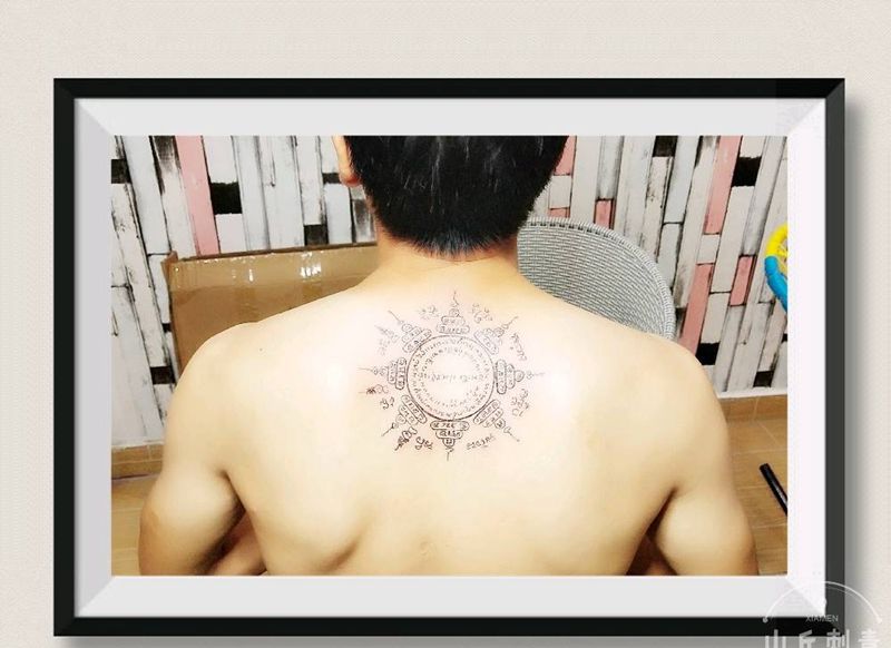 八方法轮纹身图片_背部纹身图案