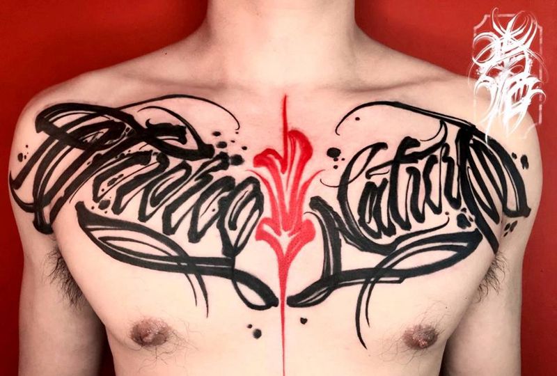 胸口水墨毛笔效果英文字体纹身图片_胸部花体字水墨风纹身图案