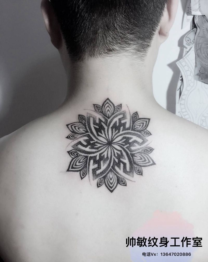 点刺纹身图片_帅敏TATTOO几何欧美背部手稿纹身图案