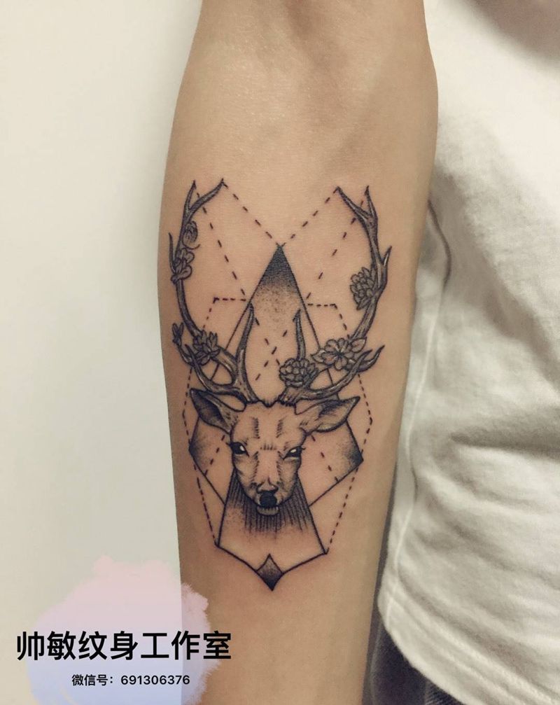 鹿卍纹身图片_帅敏TATTOO动物清新手部插画纹身图案