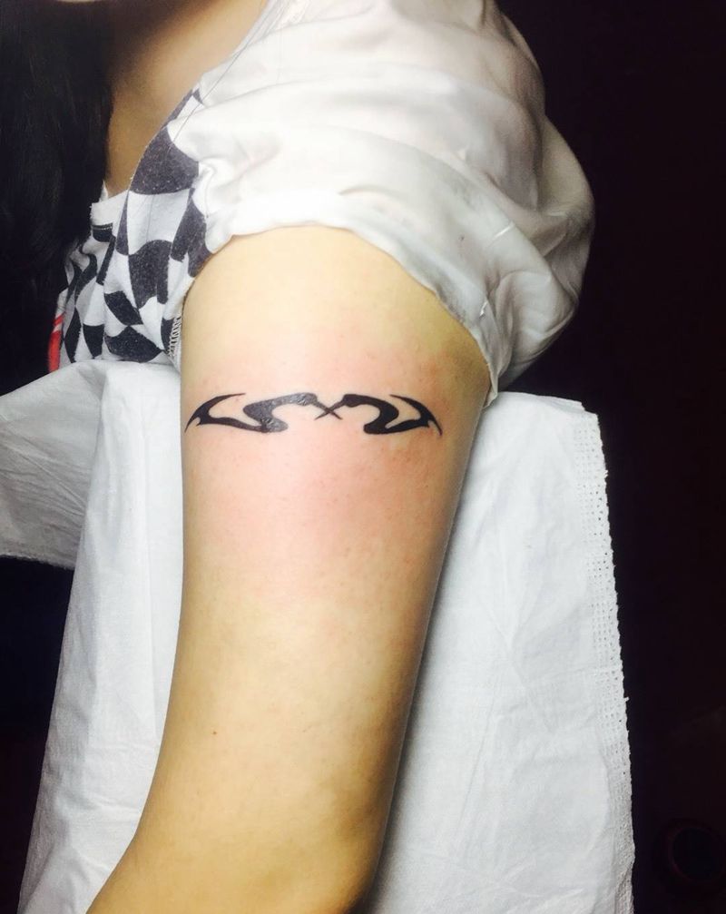 天鹅图腾,明星同款纹身图片_成品手臂写实传统图腾纹身图案