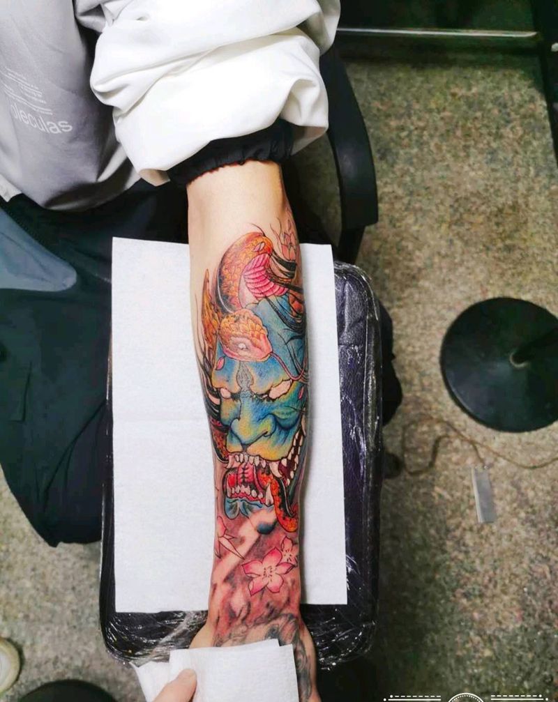 彩色般若纹身图片_手臂新传统纹身图案