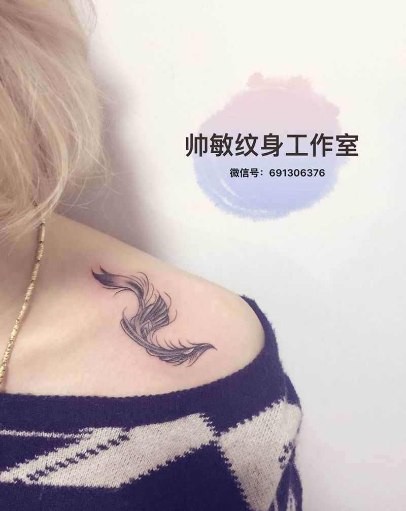 羽毛纹身图片_帅敏TATO肩部清新写实植物纹身图案