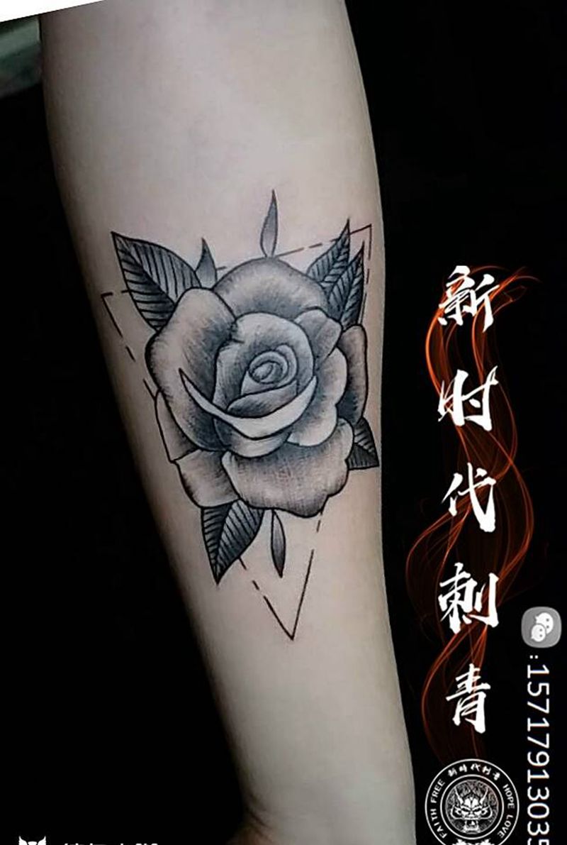 素花纹身图片_手臂纹身图案