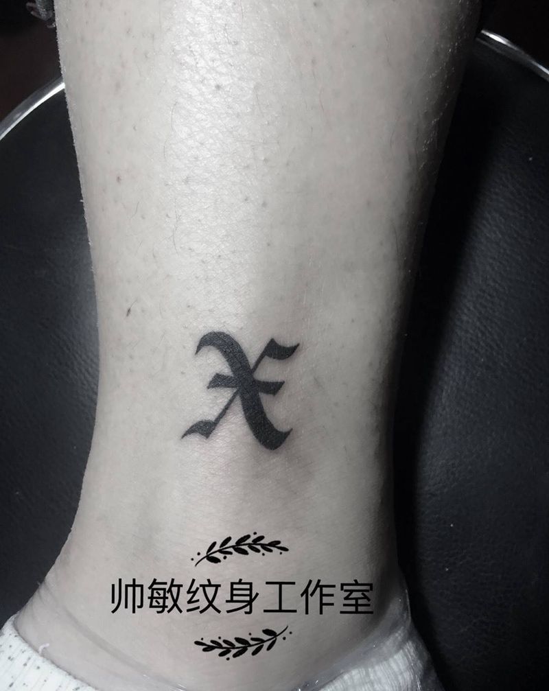 ©️纹身图片_脚部清新字符几何纹身图案