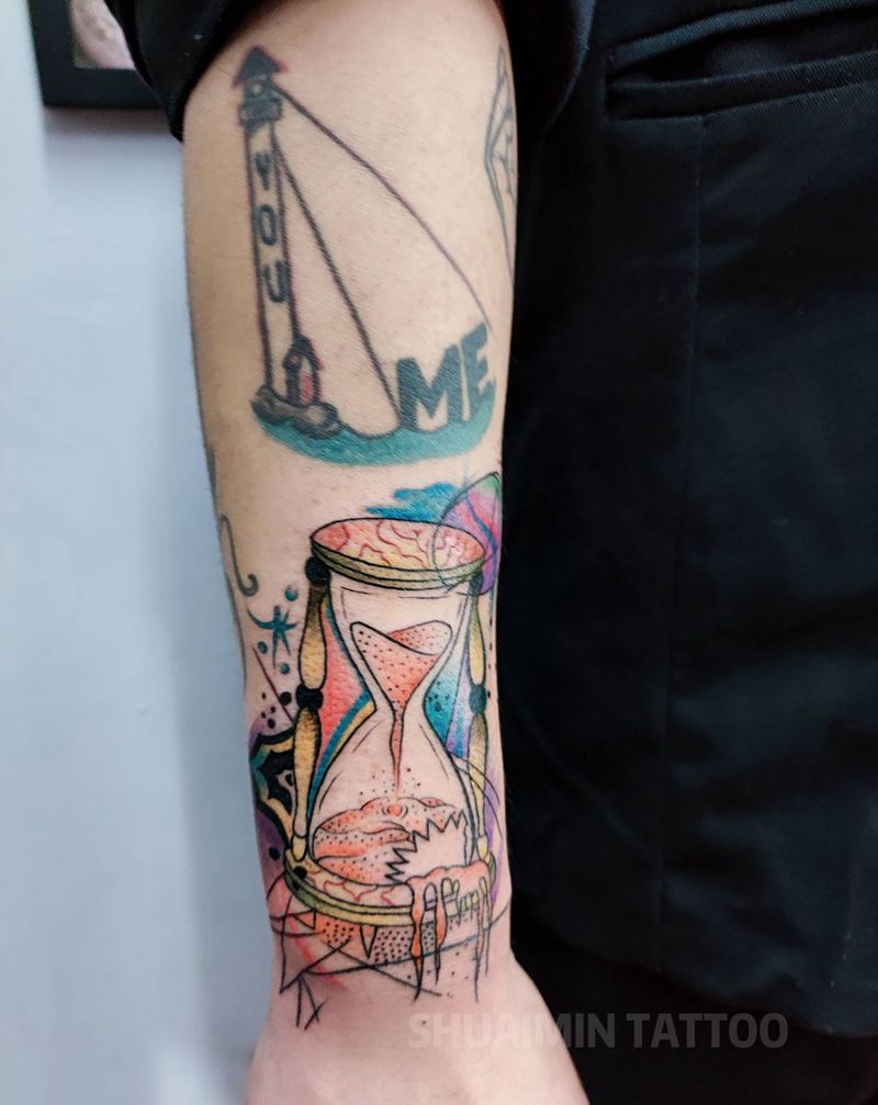 沙漏纹身图片_手臂手部欧美写实New School纹身图案